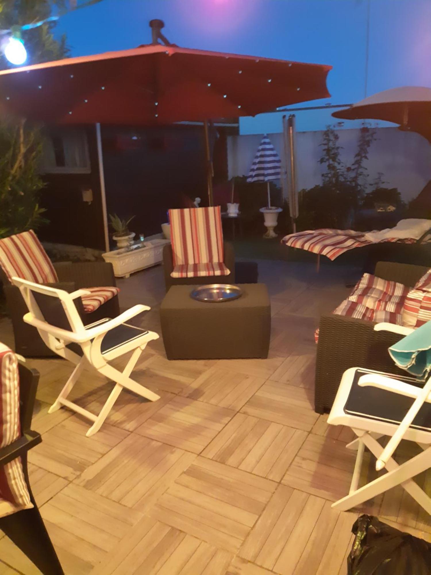 Chambre Lit Double Dans Pavillon , Chez Lilyanne Tonnay-Charente Kültér fotó
