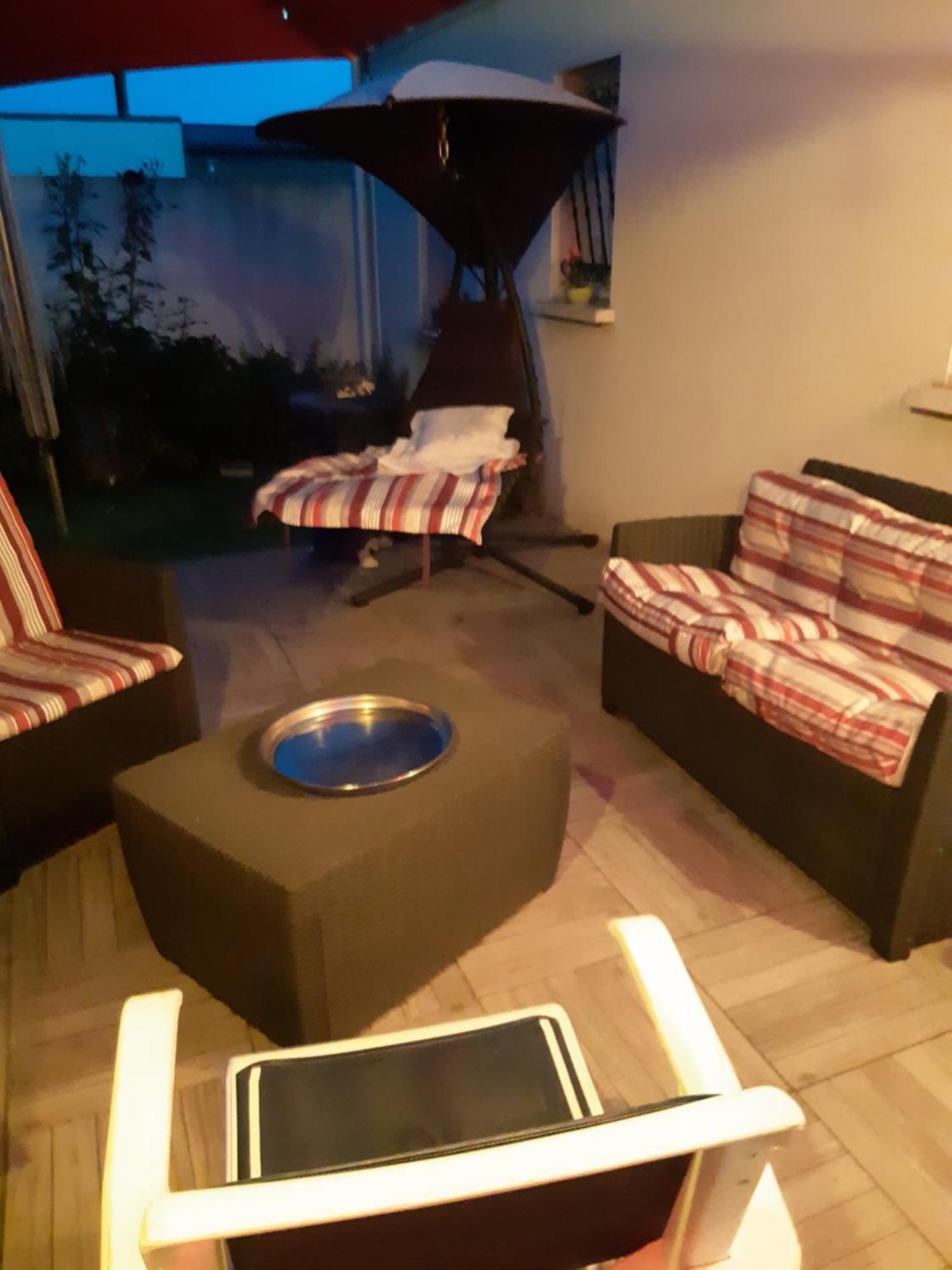 Chambre Lit Double Dans Pavillon , Chez Lilyanne Tonnay-Charente Kültér fotó